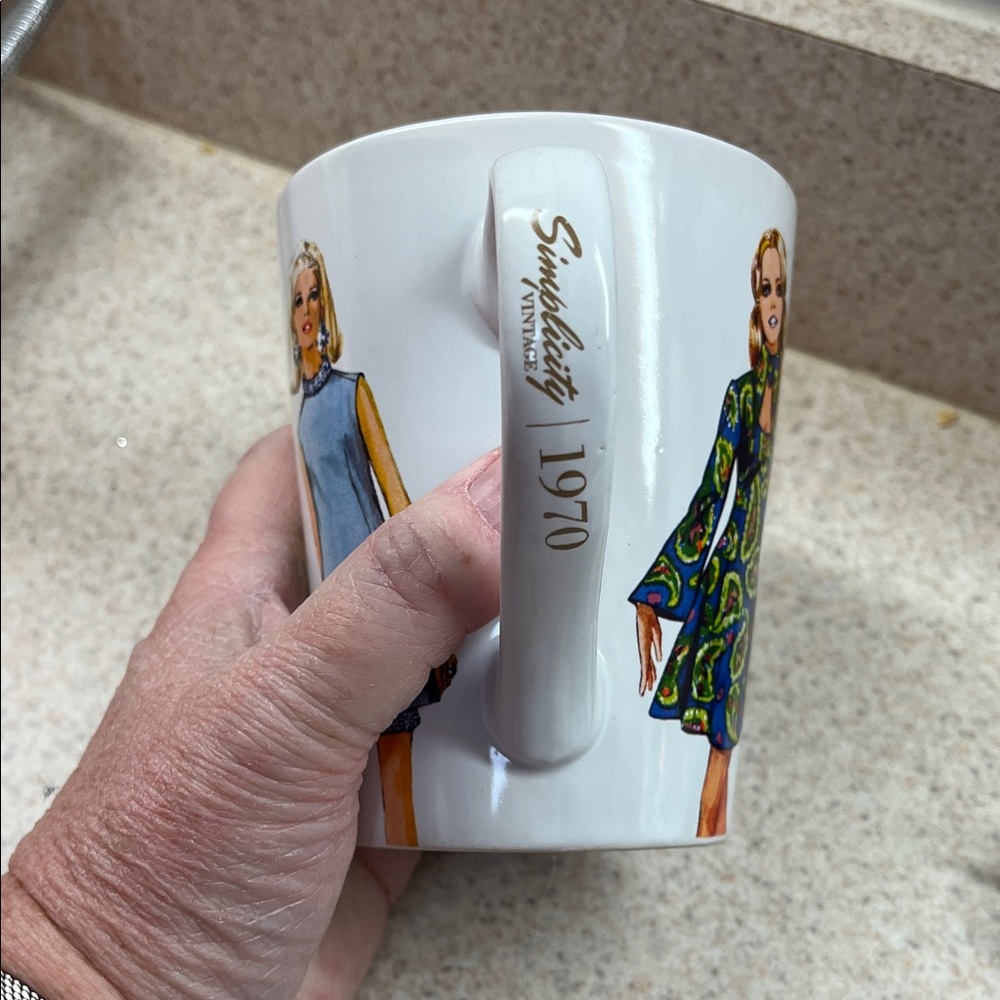 Simplicity 1970 Fashion Mug with Illustrations
